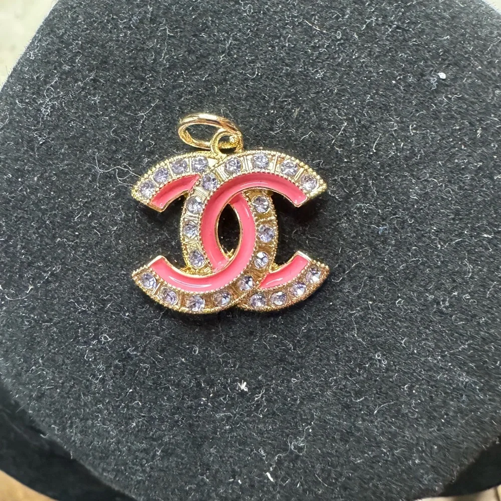 CHANEL - Charm/Button/Zipper Pulls - Pink accent/light lavender stones - Picture 1 of 3